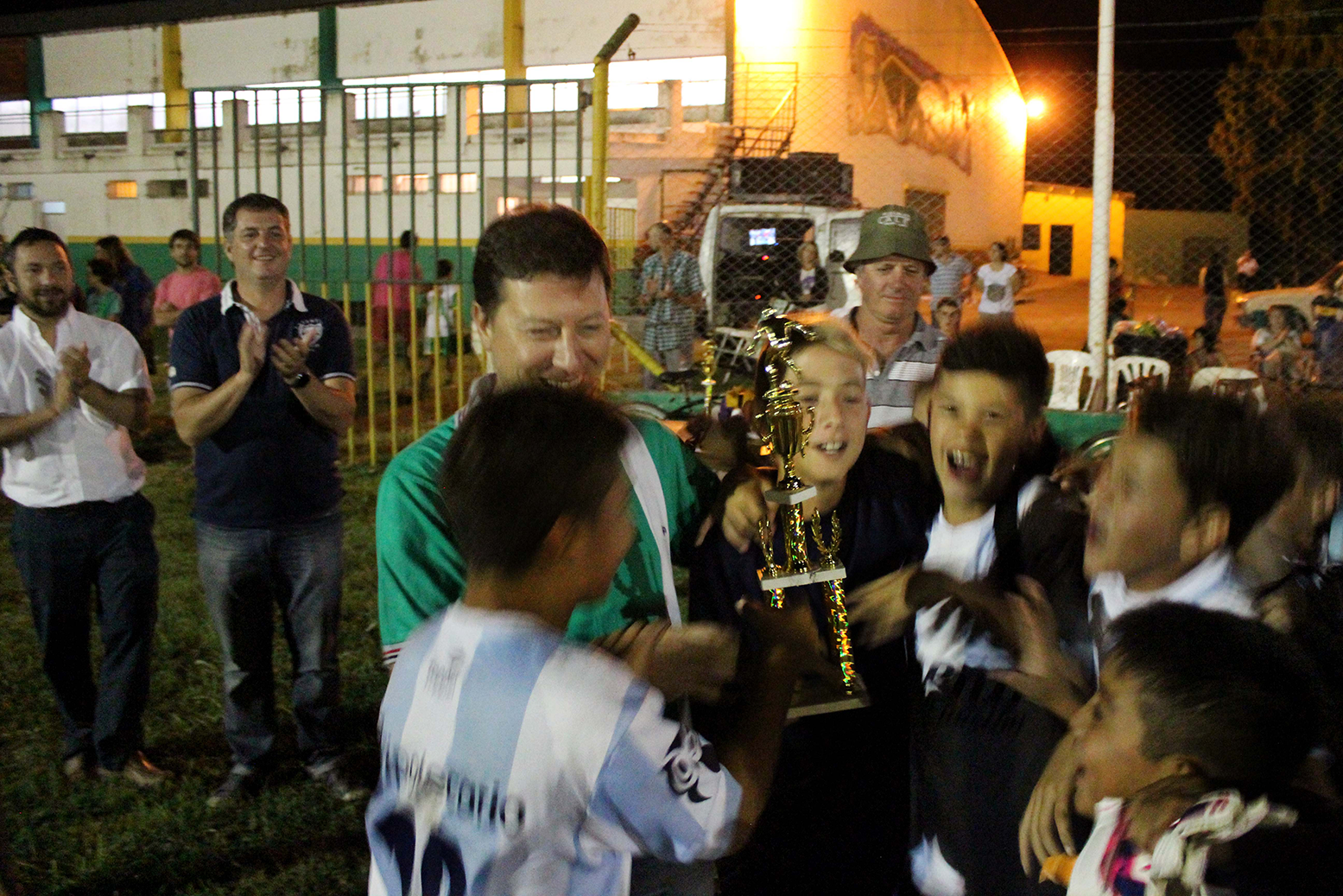El Intendente entregó trofeos en el Torneo de Fútbol Juvenil